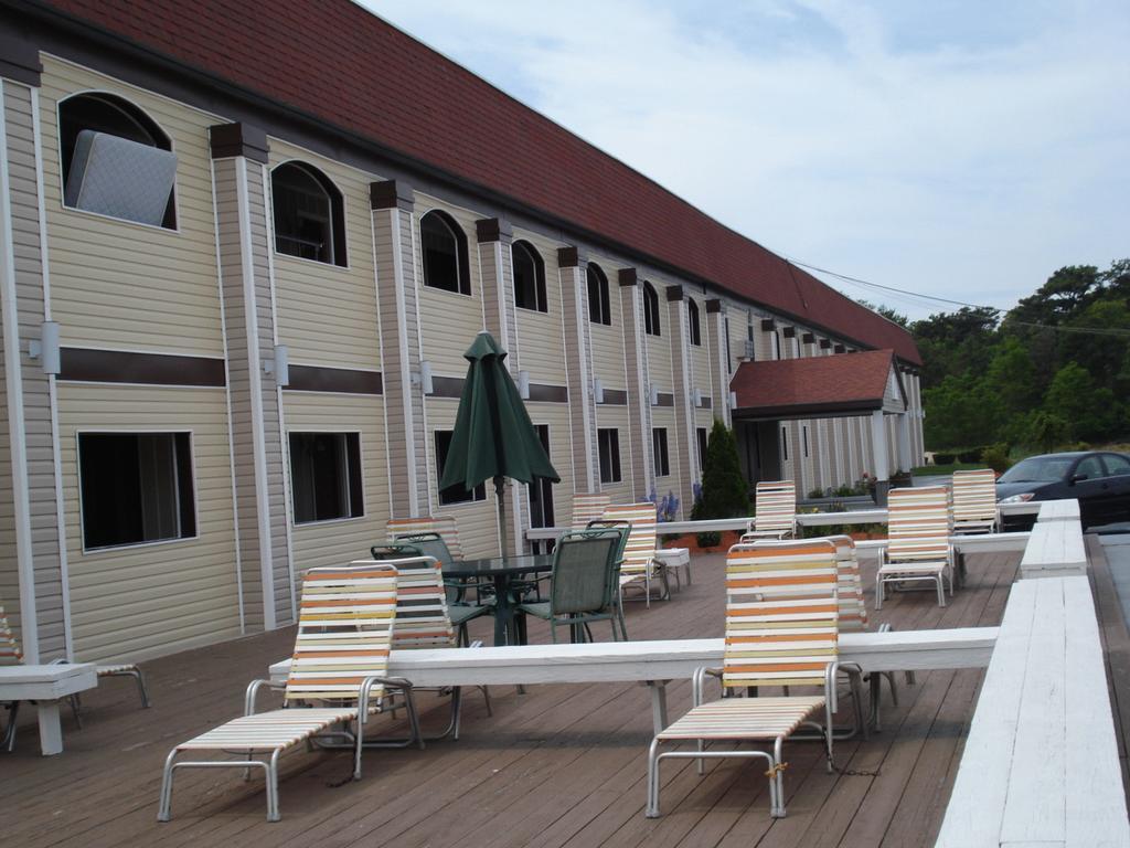 All Seasons Inn & Suites Bourne Exterior photo